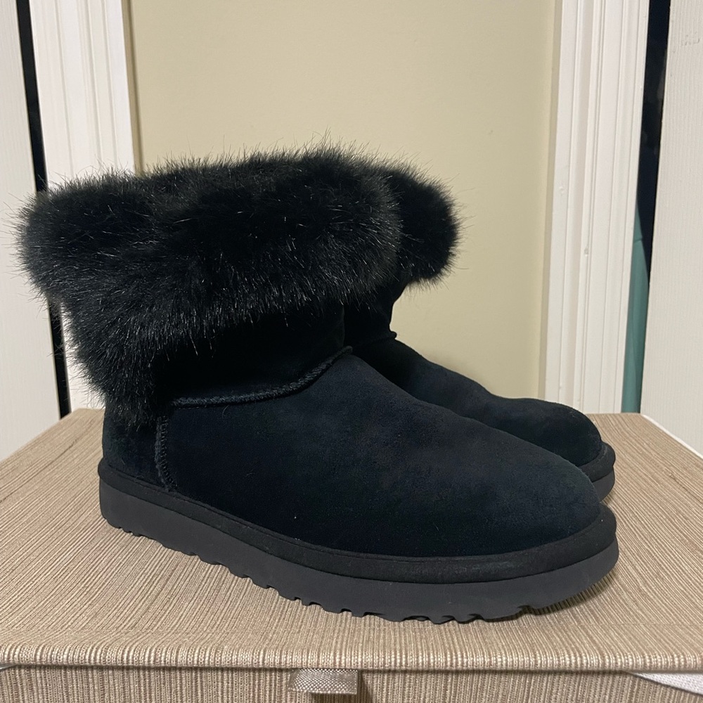 Ugg Cathie faux fur boot (black suede), size 9